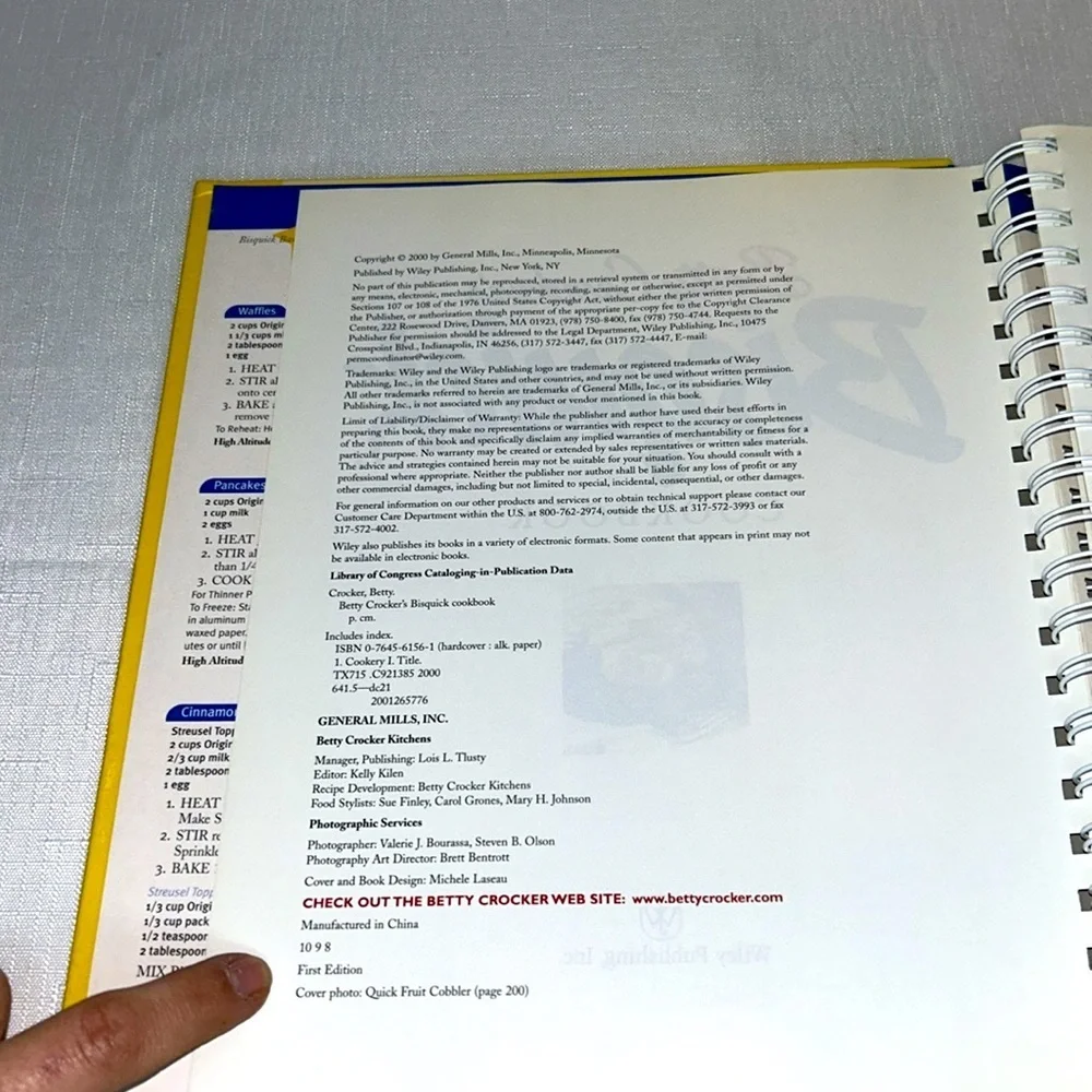 Betty Crocker’s Bisquick Cookbook Vintage ©️2000 First Edition, Great Condition